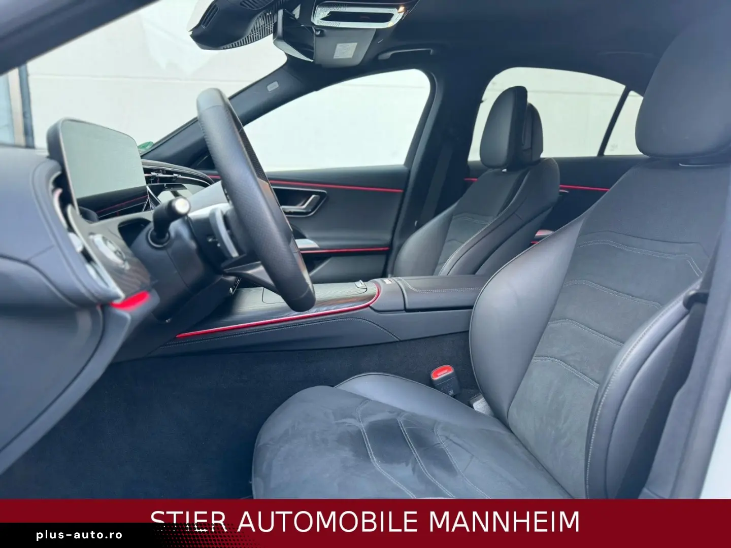 MERCEDES-BENZ E 220 d AMG Line Night PANO LEDER 23TKM KAMERA
