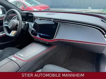 MERCEDES-BENZ E 220 d AMG Line Night PANO LEDER 23TKM KAMERA