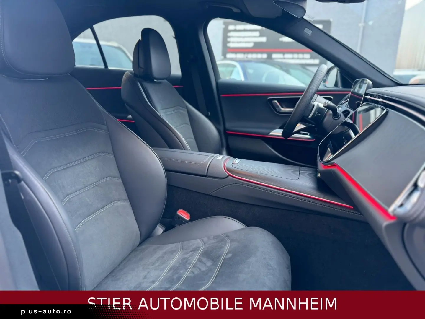 MERCEDES-BENZ E 220 d AMG Line Night PANO LEDER 23TKM KAMERA
