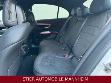 MERCEDES-BENZ E 220 d AMG Line Night PANO LEDER 23TKM KAMERA