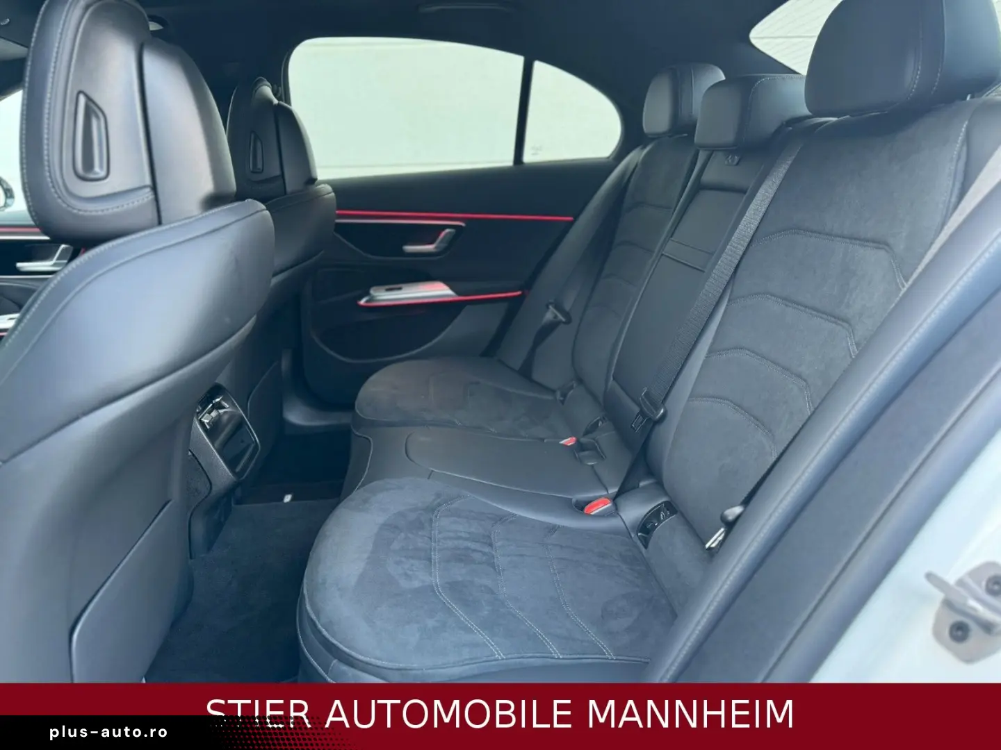 MERCEDES-BENZ E 220 d AMG Line Night PANO LEDER 23TKM KAMERA