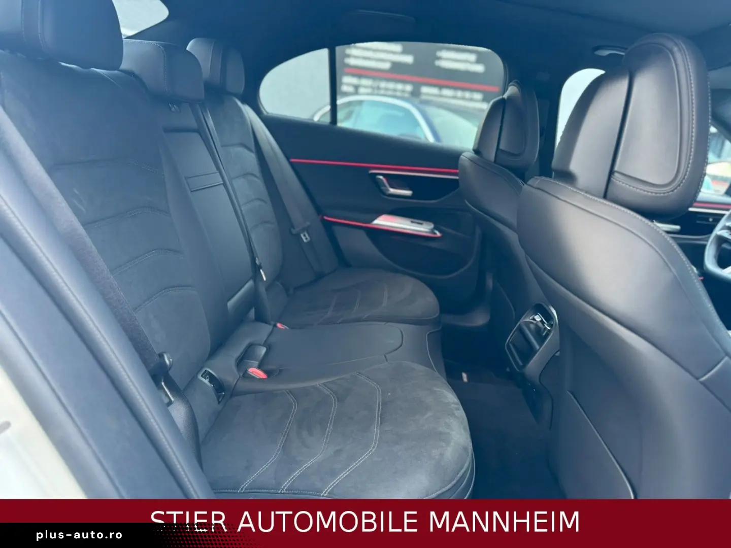 MERCEDES-BENZ E 220 d AMG Line Night PANO LEDER 23TKM KAMERA