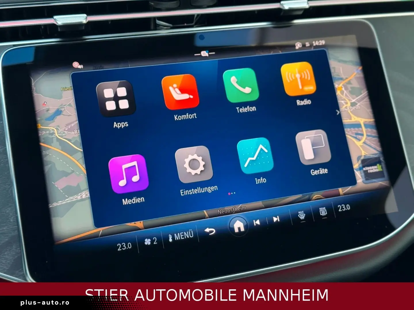 MERCEDES-BENZ E 220 d AMG Line Night PANO LEDER 23TKM KAMERA