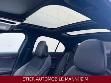 MERCEDES-BENZ E 220 d AMG Line Night PANO LEDER 23TKM KAMERA