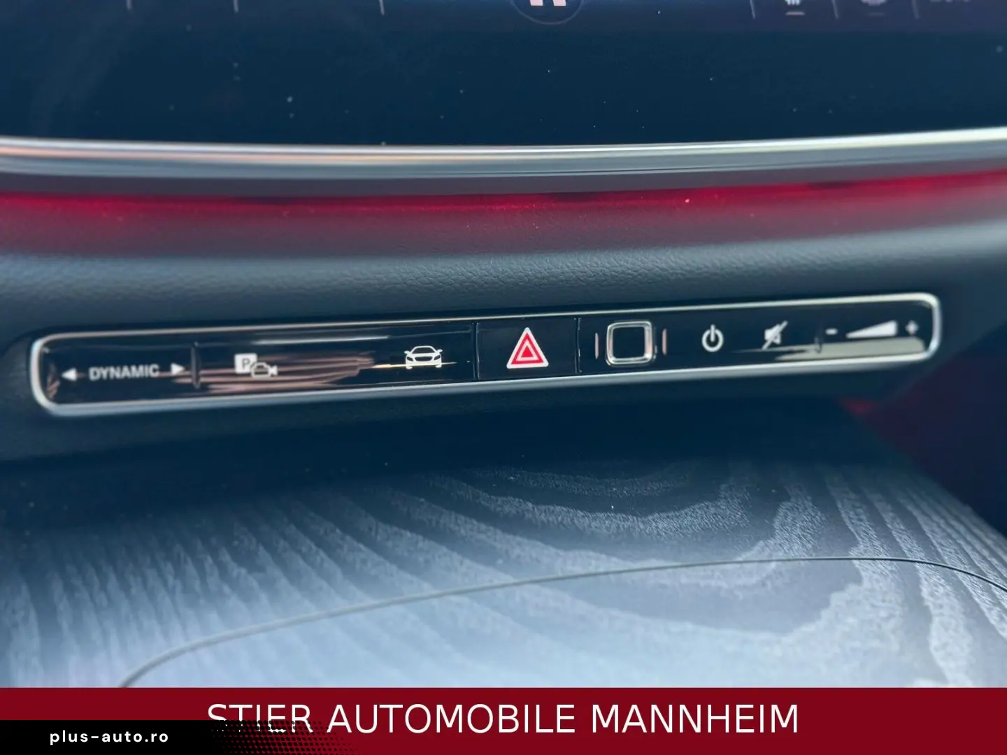 MERCEDES-BENZ E 220 d AMG Line Night PANO LEDER 23TKM KAMERA