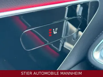 MERCEDES-BENZ E 220 d AMG Line Night PANO LEDER 23TKM KAMERA