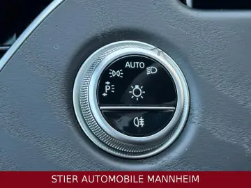 MERCEDES-BENZ E 220 d AMG Line Night PANO LEDER 23TKM KAMERA