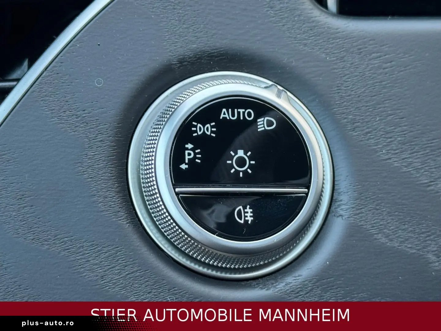 MERCEDES-BENZ E 220 d AMG Line Night PANO LEDER 23TKM KAMERA