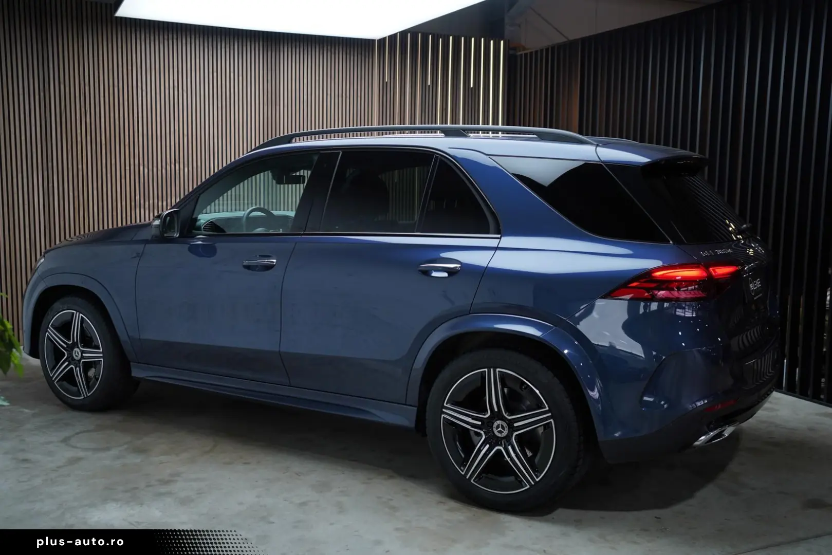 MERCEDES-BENZ GLE 300d 4M PANO   Burm   MEM   StandHZ   LED