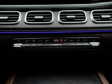 MERCEDES-BENZ GLE 300d 4M PANO   Burm   MEM   StandHZ   LED