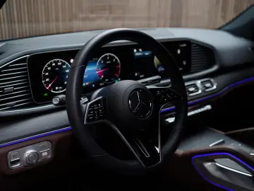 MERCEDES-BENZ GLE 300d 4M PANO   Burm   MEM   StandHZ   LED