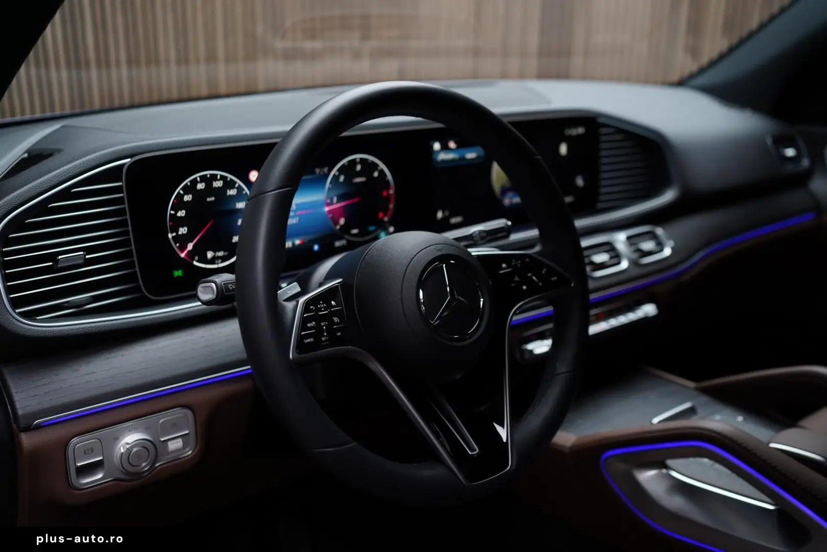 MERCEDES-BENZ GLE 300d 4M PANO   Burm   MEM   StandHZ   LED