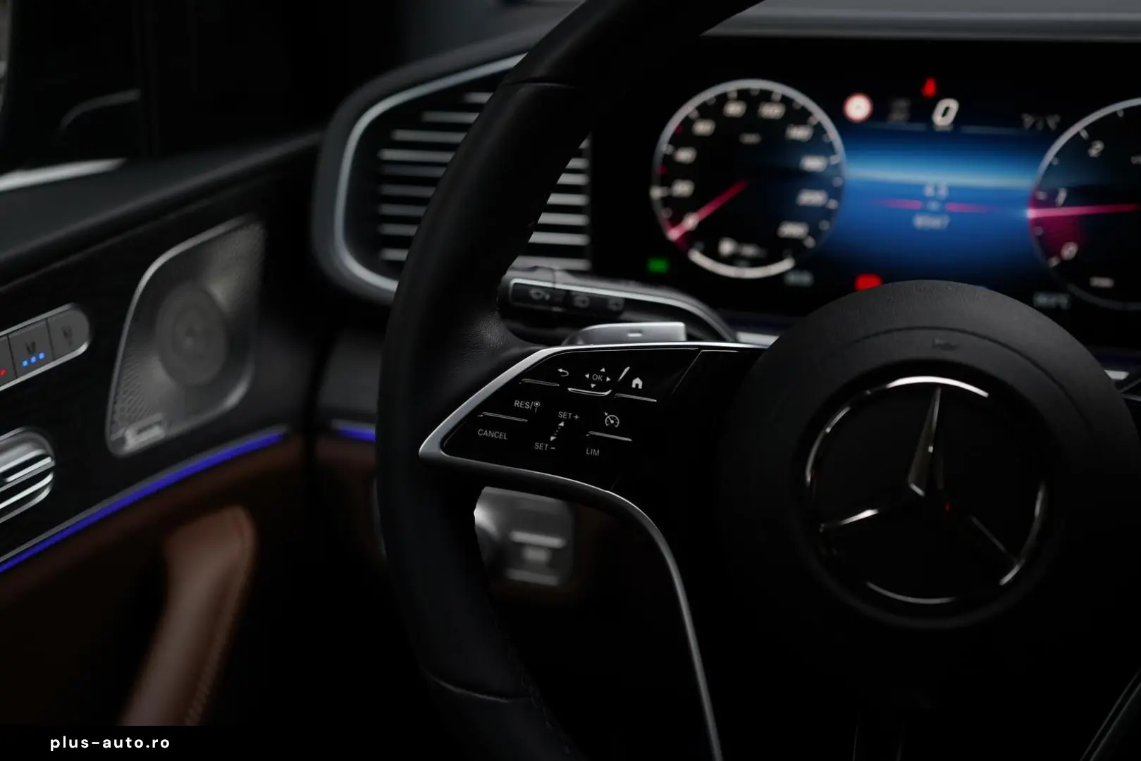 MERCEDES-BENZ GLE 300d 4M PANO   Burm   MEM   StandHZ   LED