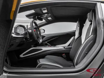 LAMBORGHINI Revuelto 6.5 V12 HPEV