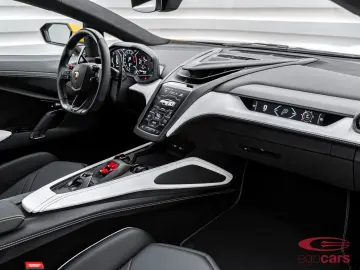 LAMBORGHINI Revuelto 6.5 V12 HPEV