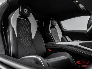 LAMBORGHINI Revuelto 6.5 V12 HPEV