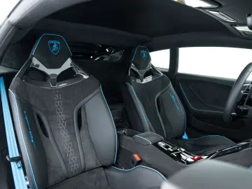 LAMBORGHINI Huracán Sterrato I Blu Arione I Black roof