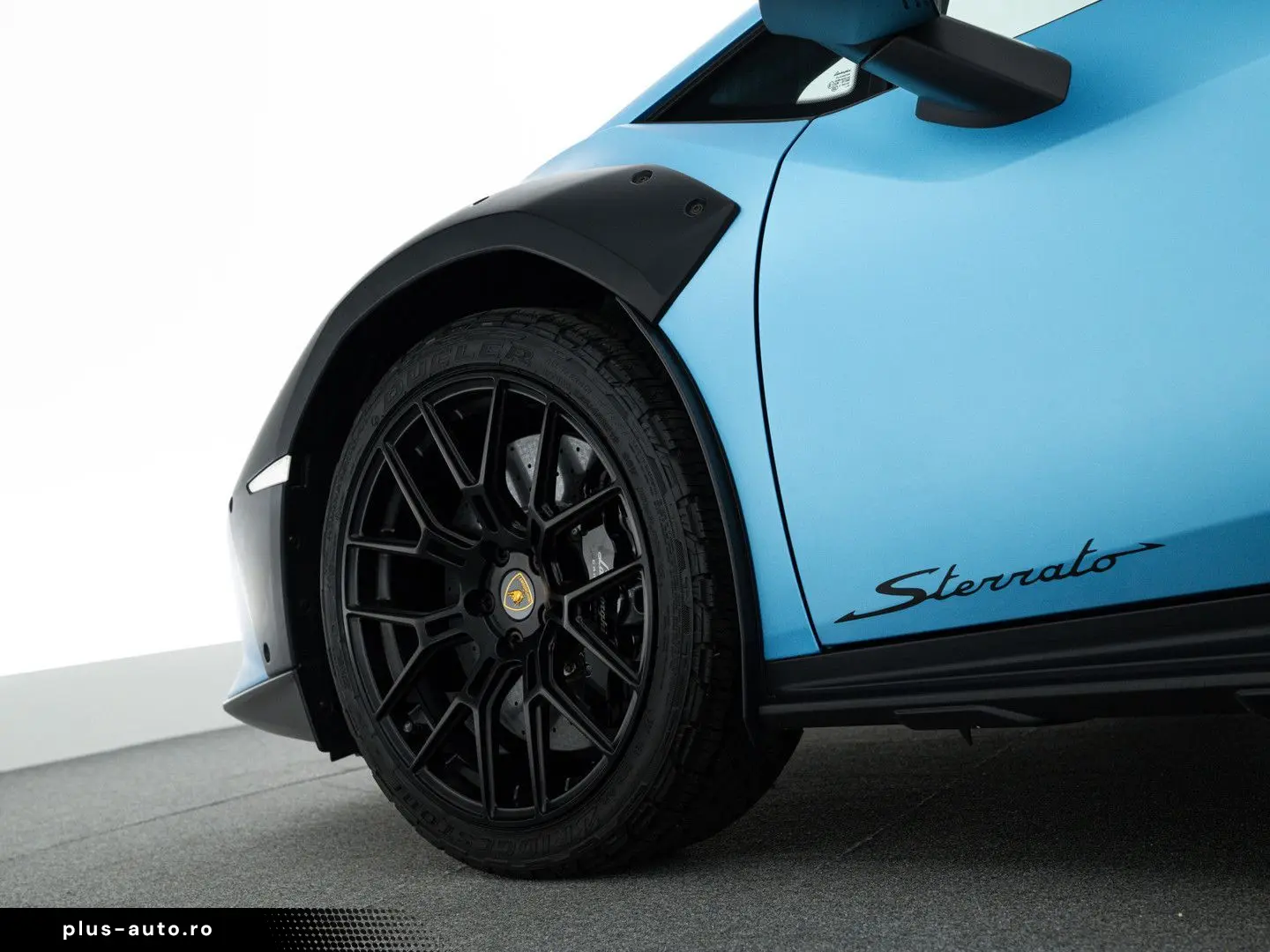LAMBORGHINI Huracán Sterrato I Blu Arione I Black roof