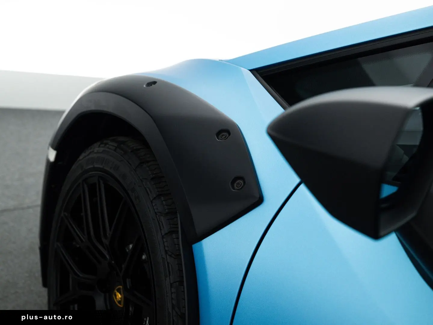 LAMBORGHINI Huracán Sterrato I Blu Arione I Black roof