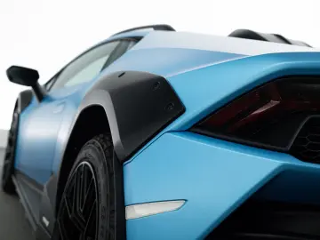 LAMBORGHINI Huracán Sterrato I Blu Arione I Black roof