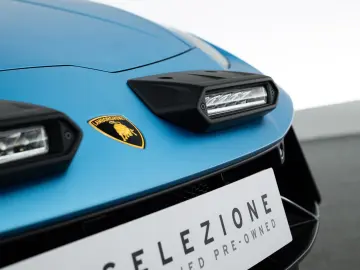 LAMBORGHINI Huracán Sterrato I Blu Arione I Black roof