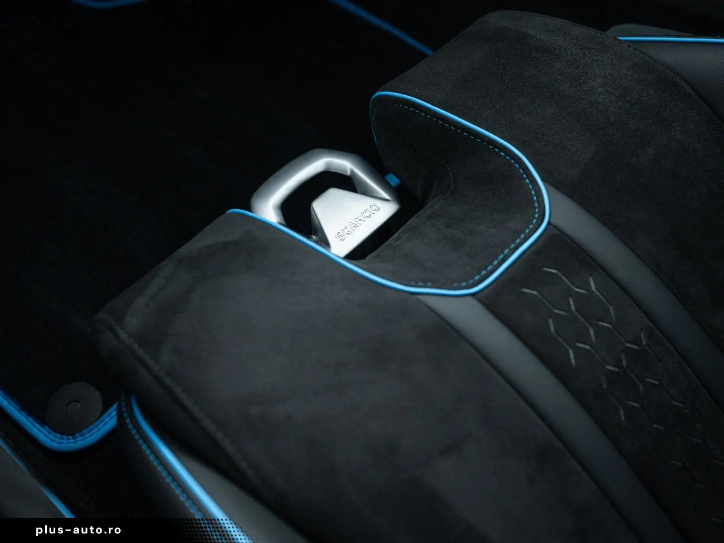 LAMBORGHINI Huracán Sterrato I Blu Arione I Black roof