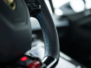 LAMBORGHINI Huracán Sterrato I Blu Arione I Black roof
