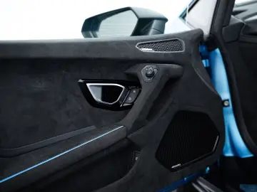 LAMBORGHINI Huracán Sterrato I Blu Arione I Black roof