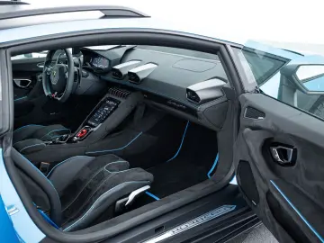 LAMBORGHINI Huracán Sterrato I Blu Arione I Black roof