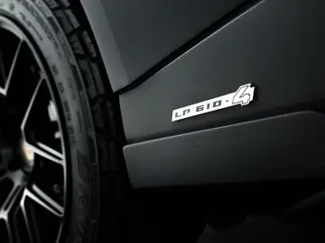 LAMBORGHINI Huracán Sterrato I Blu Arione I Black roof