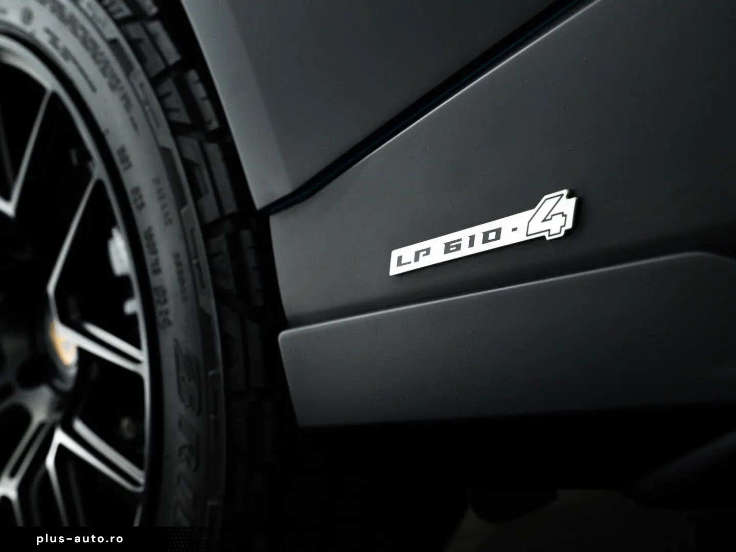 LAMBORGHINI Huracán Sterrato I Blu Arione I Black roof
