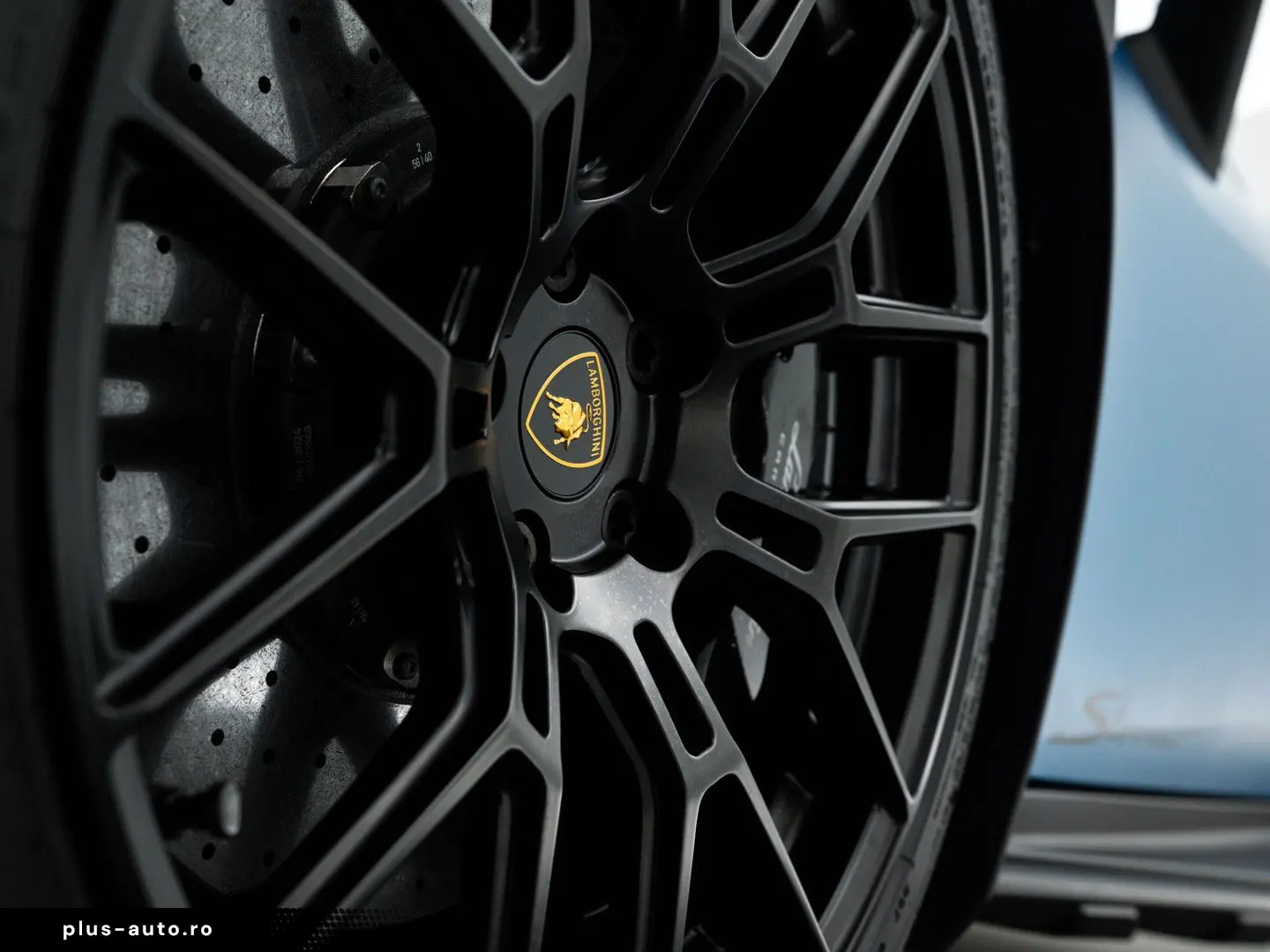 LAMBORGHINI Huracán Sterrato I Blu Arione I Black roof