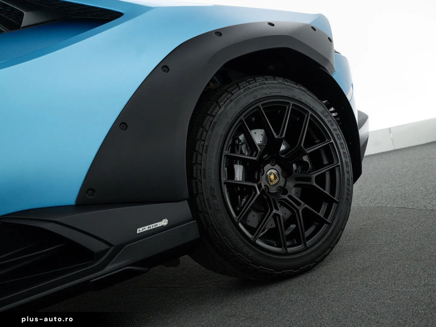 LAMBORGHINI Huracán Sterrato I Blu Arione I Black roof