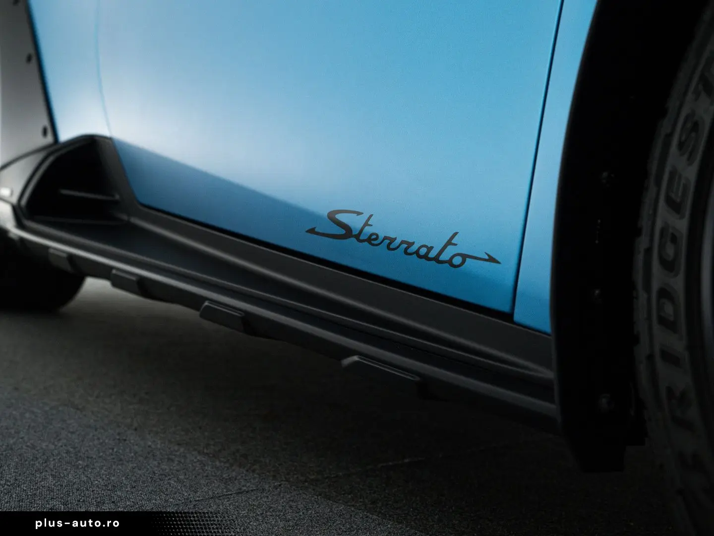 LAMBORGHINI Huracán Sterrato I Blu Arione I Black roof