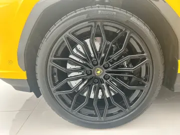 LAMBORGHINI Urus 4.0 V8 PHEV SE CARBON PANORAMA 23