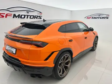 LAMBORGHINI Urus PERFORMANTE FULL CARBON AKRAPOVIC