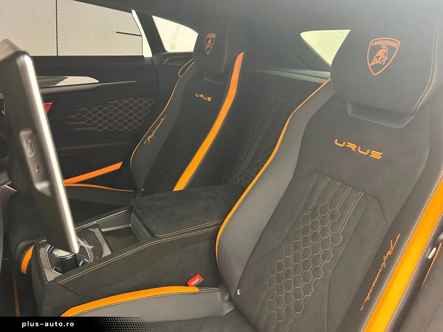LAMBORGHINI Urus PERFORMANTE FULL CARBON AKRAPOVIC