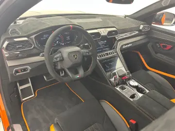 LAMBORGHINI Urus PERFORMANTE FULL CARBON AKRAPOVIC