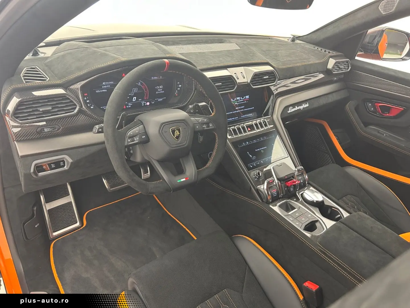 LAMBORGHINI Urus PERFORMANTE FULL CARBON AKRAPOVIC