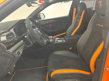 LAMBORGHINI Urus PERFORMANTE FULL CARBON AKRAPOVIC