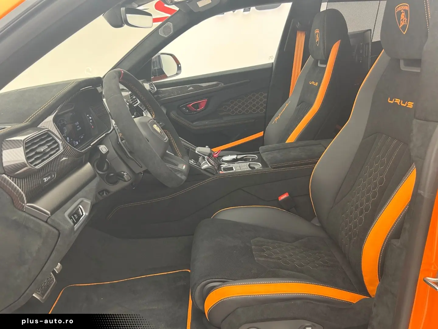 LAMBORGHINI Urus PERFORMANTE FULL CARBON AKRAPOVIC