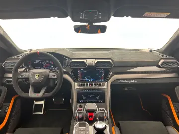 LAMBORGHINI Urus PERFORMANTE FULL CARBON AKRAPOVIC