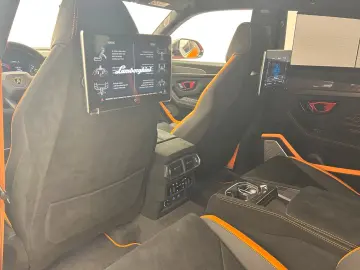 LAMBORGHINI Urus PERFORMANTE FULL CARBON AKRAPOVIC