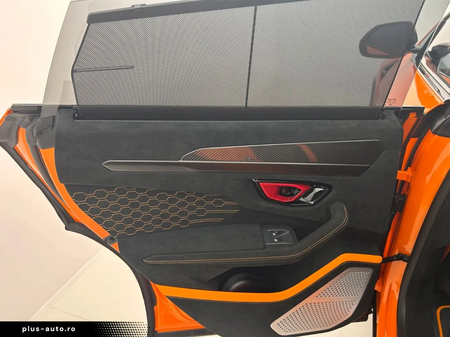 LAMBORGHINI Urus PERFORMANTE FULL CARBON AKRAPOVIC