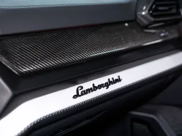 LAMBORGHINI Urus SE MY2025