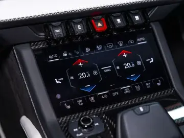 LAMBORGHINI Urus SE MY2025
