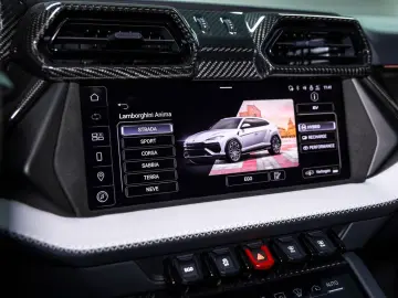 LAMBORGHINI Urus SE MY2025