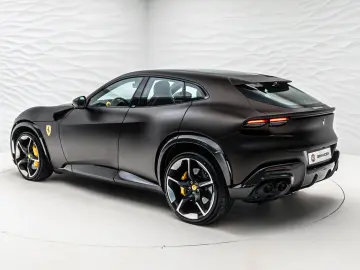 FERRARI Purosangue Tailor Made Carbon Massage Seats