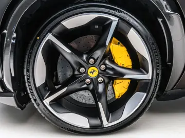 FERRARI Purosangue Tailor Made Carbon Massage Seats