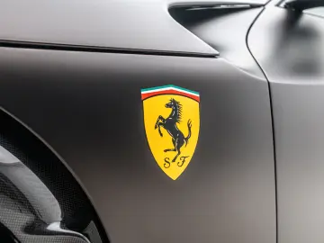 FERRARI Purosangue Tailor Made Carbon Massage Seats